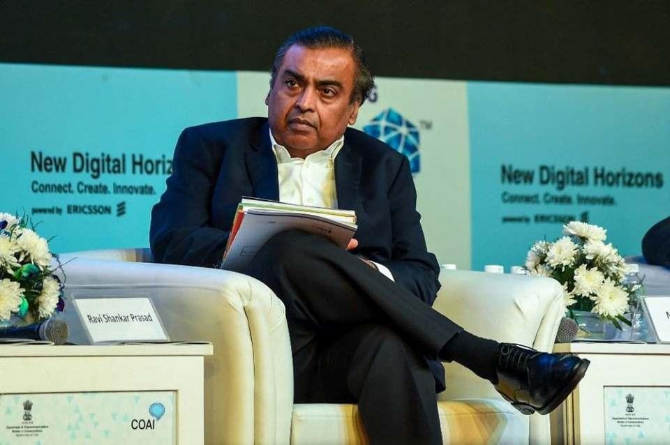 <p><strong>10-MUKESH AMBANİ: 98,3 MİLYAR DOLAR</strong><br />
<br />
Reliance Industries</p>