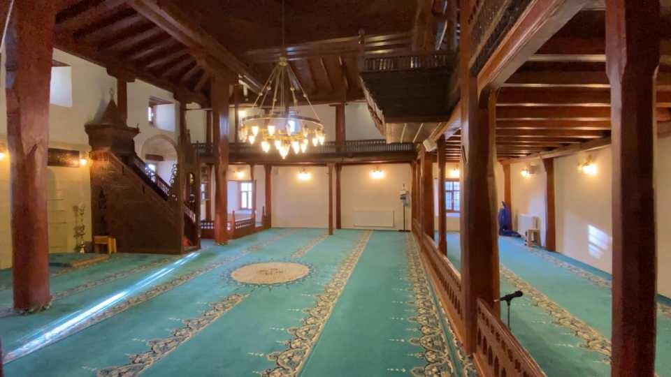 <p>Umarım bizden sonraki nesil de bu eser korur” diye konuştu.</p>