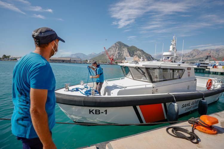 <p>Botun 2 aylık süreyle Antalya'dan yola çıkıp Karadeniz'e kadar giderek çalışmalara katılacağını aktaran Yılmaz, "Diğer botlar için de üretime başlandı.</p>
<p> </p>