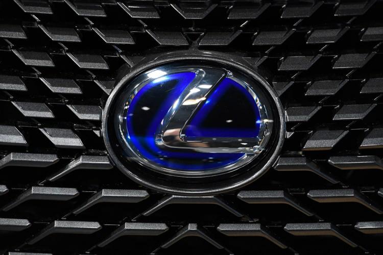 <p>Lexus UX</p>
