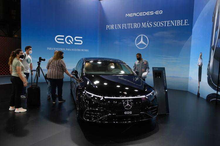 <p>Mercedes'in elektrikli aracı EQS</p>
