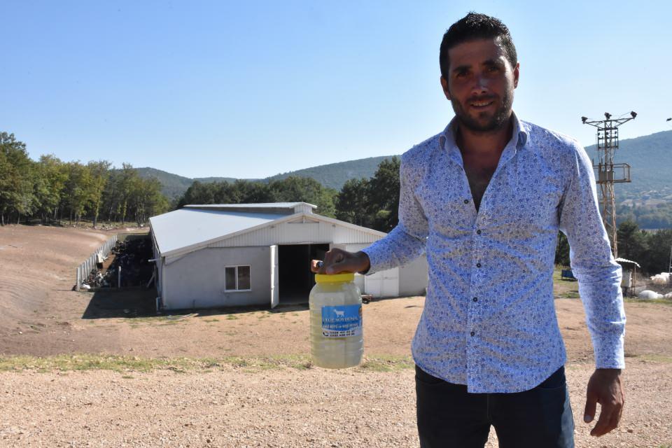 <p>Hayvancılıkla uğraşmanın kendi sağlığına da olumlu etkisinin olduğunu anlatan Soydemir, Bilecik'te 5 yıllık süreçte 23 kilo vererek 80 kiloya düştüğünü belirtti.</p>