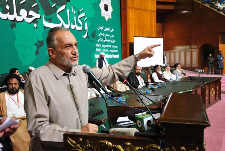 <p>Saadet Partisi Yöneticilerinden Asiltürk, 11 Kasım 2012'de İslam Dayanışma Konseyi'nin Pakistan'ın başkenti İslamabad'da düzenlediği Uluslararası İslam Birliği Konferansı'nda konuşma yaptı.</p>