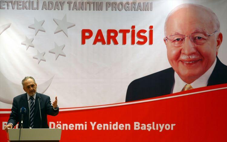 <p>Saadet Partisi Genel İdare Kurulu (GİK) Üyesi Asiltürk, 17 Nisan 2011'de partisinin milletvekili seçimlerindeki Ankara adaylarını tanıttı.</p>