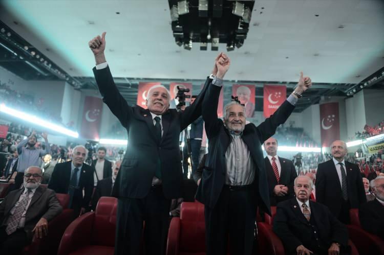 <p>Saadet Partisi Yüksek İstişare Kurulu (YİK) Başkanı Asiltürk (sağda), 4 Ekim 2015'te Saadet Partisi Genel Başkanı Mustafa Kamalak (solda) ile partisinin milletvekili aday tanıtım toplantısına katıldı. </p>