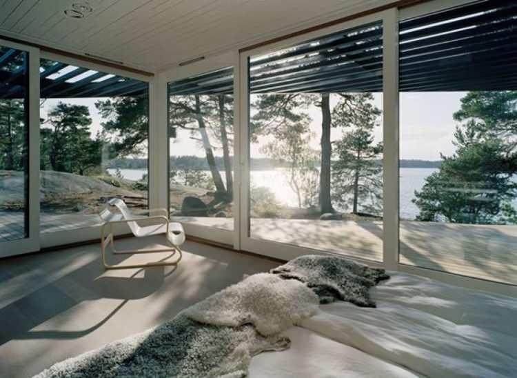 <p>İsveç eşsiz güzel doğasını ağaçlar arasından gören bir manzaralı ev.</p>
