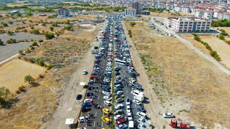 <p> İnşallah bizler göreve geldiğimizden itibaren şehrimizin her noktasına değer katabilmek adına, şehrimizin daha gelişebilmesi ve daha kalkınabilmesi adına ekibimizle gece gündüz demeden çalışıyoruz ve sizlere hizmet ediyoruz.</p>
