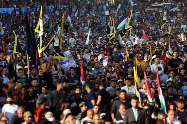 <p>İsrail ordusu ve polisi tarafından bugün, Batı Şeria ve Gazze Şeridi'nde biri kadın olmak üzere 3 Filistinli öldürüldü ve iki kişi de yaralandı.</p>