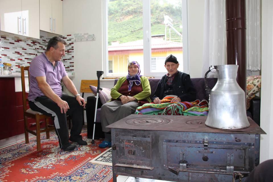 <p>Doktorlar tereyağı yemeyin diyor ama babamda şeker yok tansiyon yok. Lahana, mısır ekmeğini sever. Şuan prostat ve ciğer sorunları var. Büyük bir sağlık problemi yok" dedi.</p>