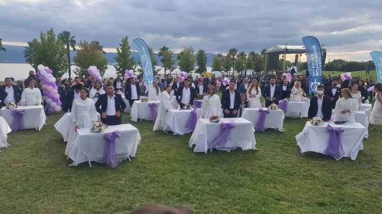 <p><span style="color:rgb(51, 51, 51)">Belediye önünden hareket edecek olan konvoy, Carrefour Köprüsü-M.Ali Paşa-Zincirlikuyu Cad.-Üçyol- </span><strong>Kocaeli</strong><span style="color:rgb(51, 51, 51)"> Devlet Hastanesi-Cumhuriyet Parkı-Acısu-Merkez Bankası-Orduevi-Acıbadem Hastanesi önünü takip ederek, </span><strong>Kocaeli</strong><span style="color:rgb(51, 51, 51)"> Uluslararası Kongre Merkezi'ne ulaştı.</span></p>
