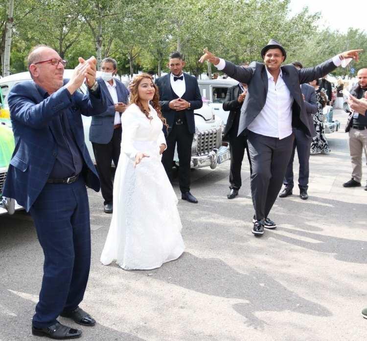 <p><strong>Kocaeli</strong> Büyükşehir Belediyesi tarafından düzenlenen Romanlar için toplu nikah etkinliğine, Başiskele Belediyesi de destek verdi.</p>
