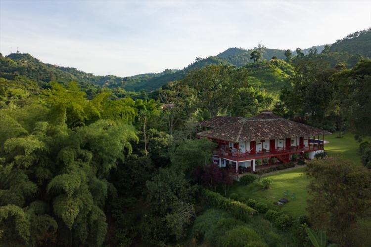 <p>Kolombiya'nın kahve bölgesi Manizales, dağlık manzaralarıyla birlikte zengin ekosistemiyle turistlerin dikkatini çekiyor.</p>
