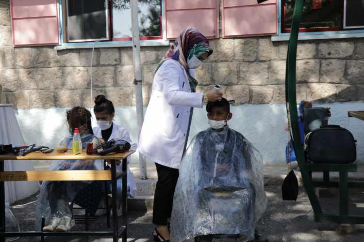 <p>İlkokul üçüncü sınıf öğrencisi Uğur Kaplan çok mutlu olduğunu belirterek, "Her oyunu oynadık, çok güzeldi. Geleceklerini bilmiyordum, sürpriz oldu. Çok hoşuma gitti, sevindik. Teşekkürler yaptıkları için." dedi.</p>