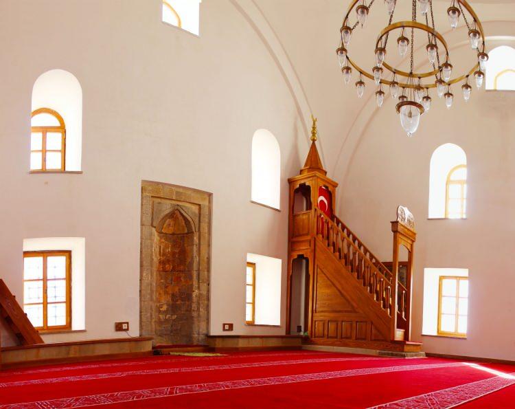<p>TİKA tarafından 2007'de başlatılan ve 2011 yılında tamamlanan restorasyon çalışmalarıyla cami, inşa edildiği dönemdeki görüntüsüne yeniden kavuştu.</p>