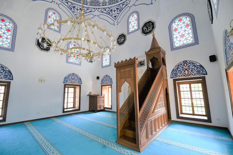 <p>Tarihimizin geçmişten geleceğe taşıyıcısı mümin kardeşlerimizi gördük. Heyecanımız sonsuz. Sevdamız sonsuz. Hele hele cuma namazındaki hazzımızın ifadesi zor. Allah ibadetlerimizi kabul etsin.</p>