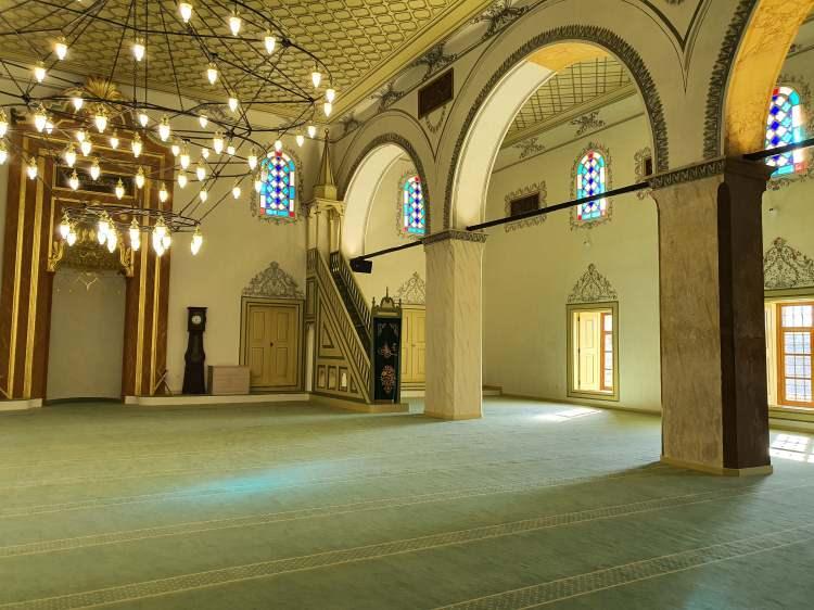 <p>&nbsp;Manastır İshak &Ccedil;elebi Camisi</p>

<p>Manastır İshak &Ccedil;elebi Camii, Osmanlı Devleti'nin Balkanlar'da inşa ettiği en b&uuml;y&uuml;k camilerden biri olma &ouml;zelliğine sahip.</p>
