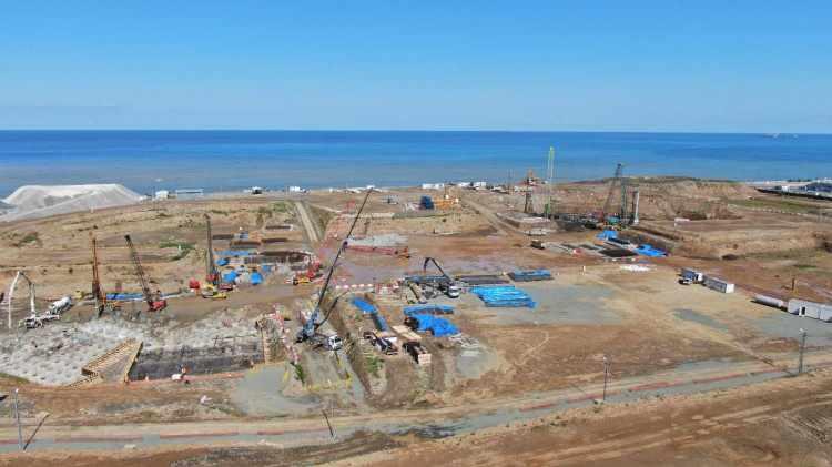 <p><em><strong>O manada Trabzon’da bunun ihalesinin yapılması ve şu anda orada çalışmalara başlanmış olmasından şehir olarak ziyadesiyle memnunuz. Elbette bulunduğu alan bir dolgu alanı dolgudan kazanılan bir alan.</strong></em></p>
