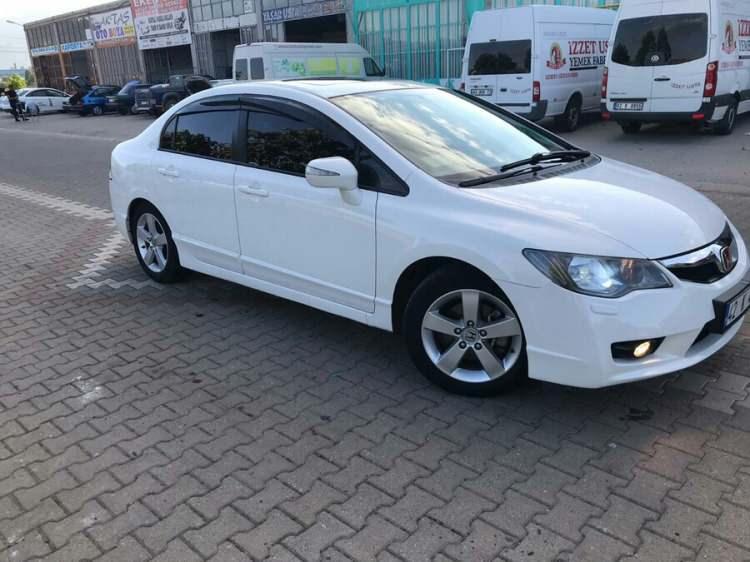 <p><strong>HONDA CİVİC 1.6i VTEC Elegance</strong></p>

<p>2011 model</p>

<p>Benzin ve LPG</p>

<p>Otomatik</p>

<p>118.000 km'de</p>

<p>153.000 TL</p>
