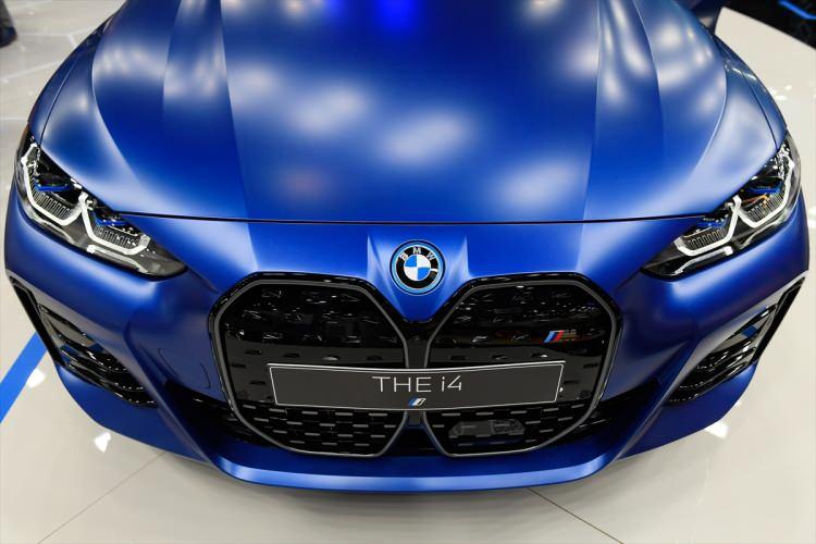 <p>BMW  i4</p>
