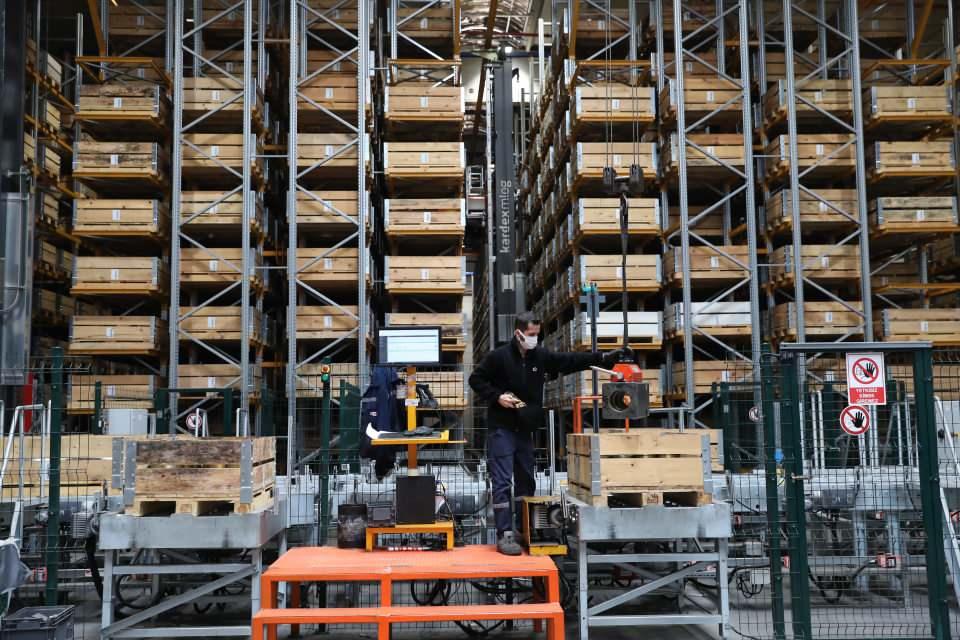 <p>Yılda yaklaşık 15 milyon dolar ihracat gerçekleştiriyoruz. Hidrolik kaya kırıcı üretimi ciddi bir teknoloji ve know-how istiyor."</p>