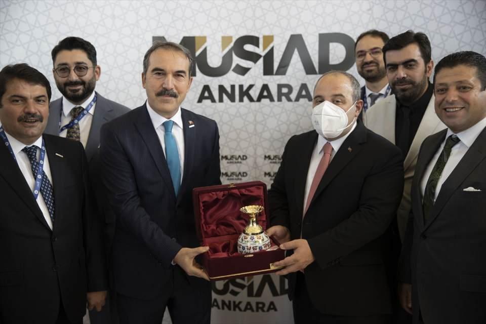 <p>Varank, Çankırı-Şabanözü'nde "patlayıcı madde ihtisas organize sanayi bölgesi"nin kurulumunu başlattıklarını belirtti.</p>
<p> </p>