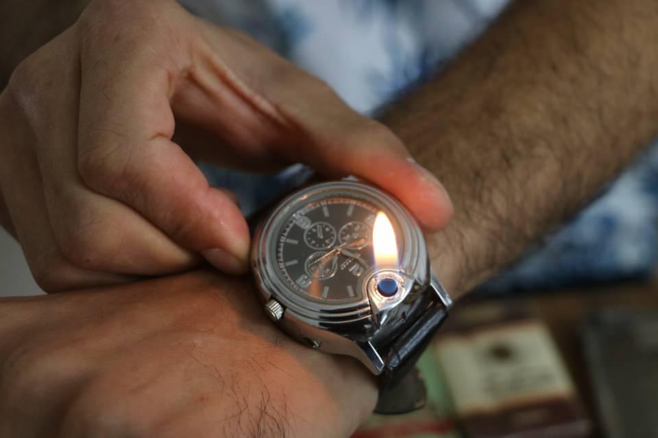 <p> Işık, ‘Sen sigara içmiyorsun bize çakmak ver’ diyenleri ve satın almak isteyenlerin tekliflerini hiçe sayan koleksiyonunu bozmak istemiyor. Işık’ın koleksiyonunda bulunan saat, silah, el bombası ve değişik modellerdeki çakmaklar görenlerin ilgisini çekiyor.</p>