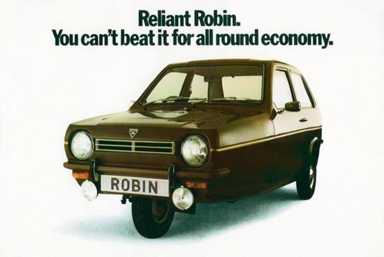 <p><strong>Reliant Robin </strong></p>

<p>Anadol’un üretilmesin yardımcı olan Reliant’ın İngiltere’de çok sevilen modeliydi Robin. İnsanlar onunla muhteşem sürüşler gerçekleştirmeyi hayal etse de, genelde “taklalar atarken” eğleniyordu. Hatta Top Gear’a bile konuş olmuştu. Zira viraja sert girildiğinde ne yapacağı belliydi. 1973’te başlayan üretimi, 2001 yılında sona erdi.</p>
