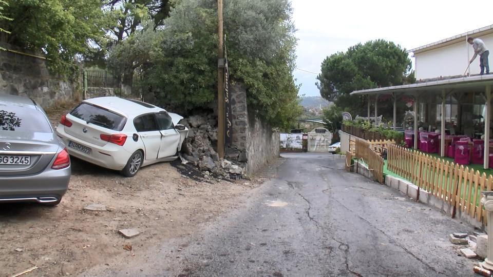 <p>Haber verilmesi üzerine olay yerine sağlık ve polis ekipleri sevk edildi. Sağlık ekipleri yaralı kadını olay yerinde yaptıkları ilk müdahalenin ardından Sarıyer Hamidiye Etfal Eğitim ve Araştırma Hastanesi'ne kaldırarak tedavi altına aldı. </p>