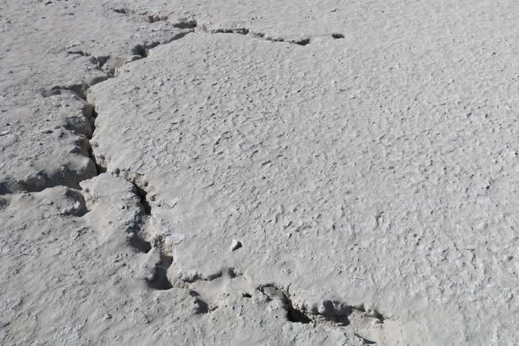<p>Akgöl Köyü Muhtarı Cuma Göktan, AA muhabirine, köyün ismini alan gölün çok temiz ve berrak bir suyu olduğunu söyledi.</p>