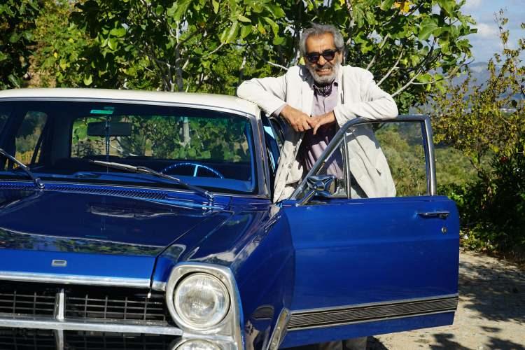 <p>Balıkesir'in Edremit ilçesinde yaşayan 62 yaşındaki iş adamı Zeki Mandev, 1967 model otomobiline gözü gibi bakıyor.</p>
