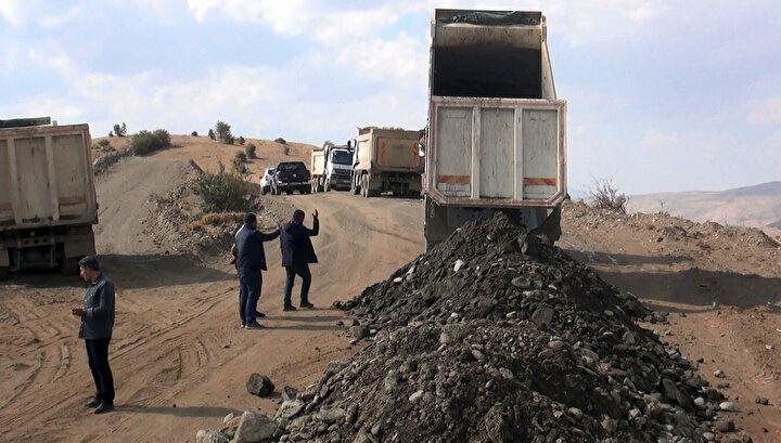 <p>120 hane ile bin nüfusa ulaşan köylerine ilk defa kadastro girdiğini vurgulayan Erez, <strong>"Yıllardır bu köye kadastro girmemişti. Güvenlik güçlerimizin sayesinde köyümüze kadastro girdi ve herkesin arazisi ölçülerek, teslim edildi. Köyüm adına emeği geçen herkese çok teşekkür ediyorum"</strong> dedi.</p>