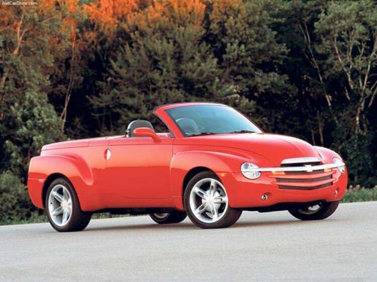 <p><strong>Chevrolet SSR </strong></p>

<p>Kamyonet mi yoksa mi otomobill mi pek belli olmadı. “Arafta kalmış” izlenimi veren SSR, bu yüzden başarılı da olamadı ve apar topar üretimden kaldırıldı. Çıkarılabilir küçük bir tavanı bulunan SSR’ın kullanılmışları, şu sıralar sadece “retro” görünümü nedeniyle modifiyeciler tarafından tercih ediliyor.</p>
