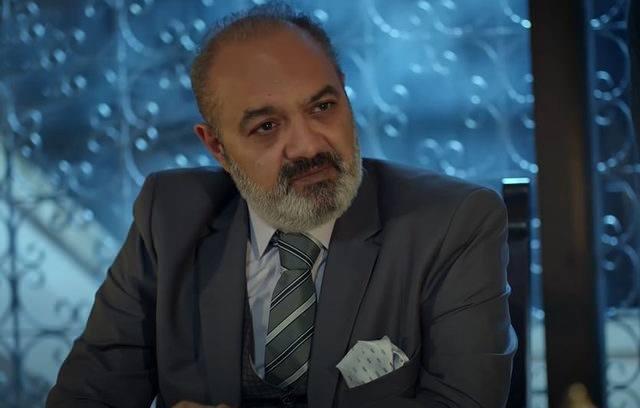<p><span style="color:#B22222"><strong>Seslendirme sanatçılığı da yapan Erdinç, ayrıca İstanbul Kültür Üniversitesi'nde oyunculuk dersleri veriyor.</strong></span></p>
<p> </p>