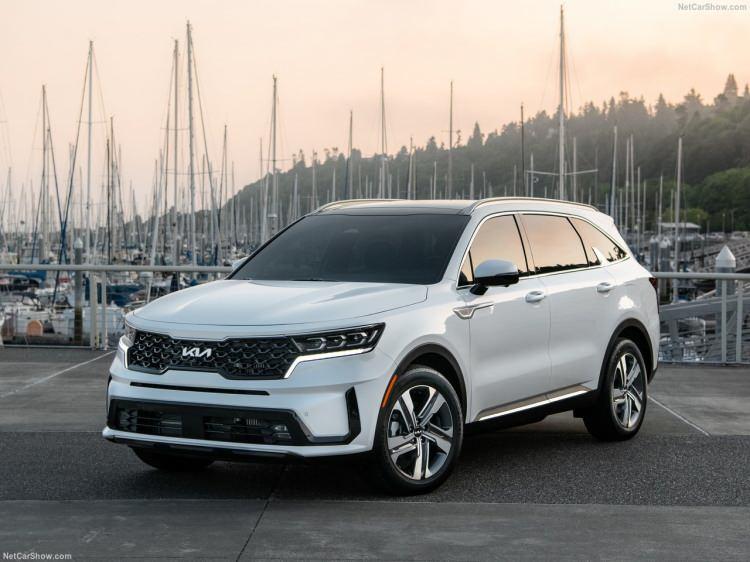 <p>Tanıtımda çeken hibrit sistemle Türkiye'ye giriş yapan yeni 2021 Kia Sorento; 1.6 T-GDI turbo ünite, 60 beygirlik elektrik motoru ve 1,49 kWsa'lik batarya paketiyle geliyor.</p>
