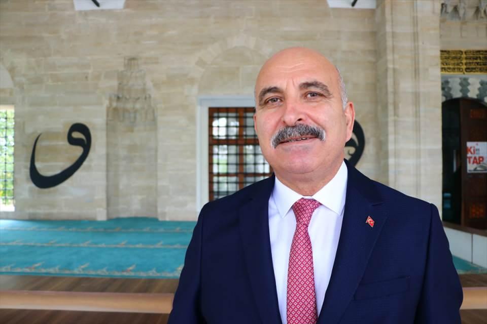 <p>- "Osmanlı Tekirdağ'da önemli eserler ortaya koydu"</p>
<p>İl Kültür ve Turizm Müdürü Ahmet Hacıoğlu, AA muhabirine, Tekirdağ'da birçok eserde Osmanlı mimarisinin hakim olduğunu söyledi.</p>