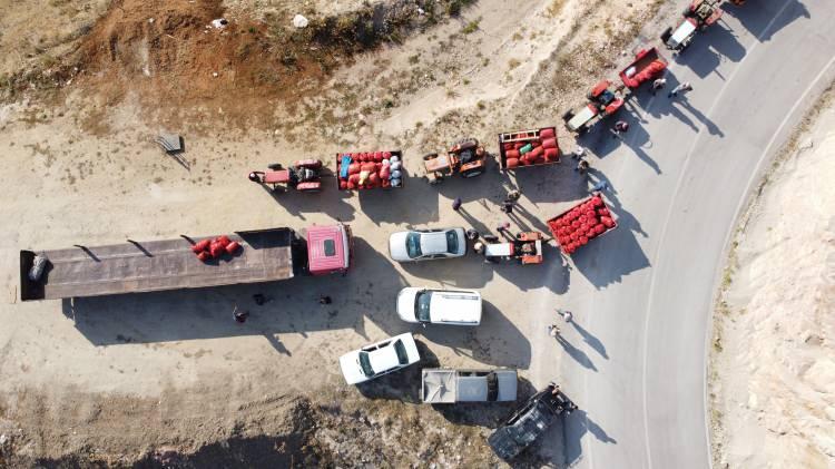 <p>CEVİZ KURUTMA TESİSİ İHTİYACI</p>

<p>Büyükbelen Muhtarı Sefer Güven, AA muhabirine, köyde yaklaşık 6 yıldır ceviz üretiminin devam ettiğini söyledi.</p>

<p> </p>
