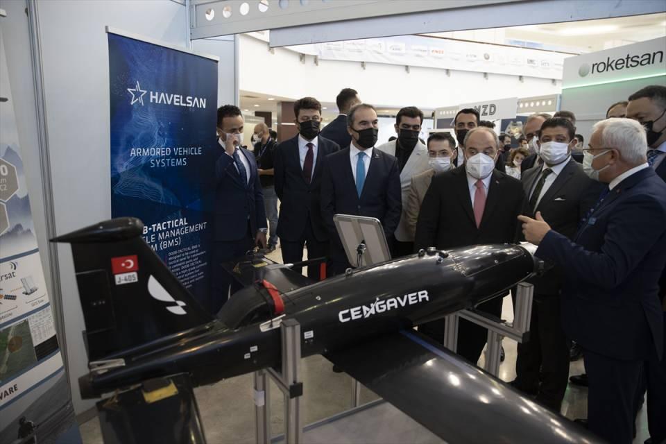 <p>Varank, ziyaretin ardından yaptığı açıklamada, geleneksel hale getirilen fuarın sınır güvenliği alanında çalışan firmaları buluşturmak üzere kurgulandığını ifade ederek, savunma sanayisinde faaliyet gösteren bütün firmaların fuara ilgi duyduğunu söyledi.</p>

<p> </p>
