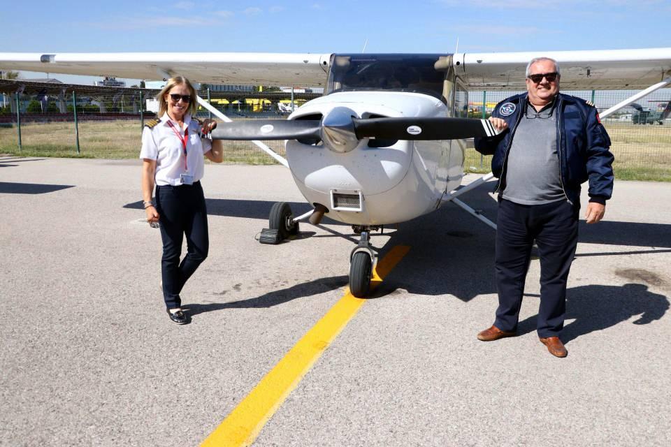 <p><strong>'HAVACI AİLEDEN OLMAK MÜKEMMEL'</strong></p>

<p>Gökçin Özün ise Türkiye'nin ilk kadın pilotlarından Sabiha Gökçen'i ve annesini örnek aldığını söyleyerek, "Havacı bir aileden geliyorum. 3'üncü nesil pilotum. Eğitimimi tamamlamaya çalışıyorum. </p>
