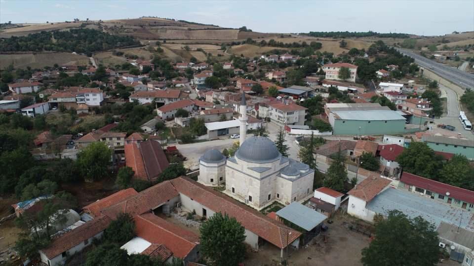 <p>Marmaraereğlisi'ndeki Cedid Ali Paşa Camisi'nin Mimar Sinan'ın önemli eserleri arasında olduğunun altını çizen Hacıoğlu, şöyle konuştu:</p>

<p>"Rüstempaşa Camisi de Mimar Sinan eseri bir camimizdir. Bunların yanı sıra Mirliva Hüseyin Paşa ile Güzelköy camileri çok ilgi çeken camilerdir. </p>
