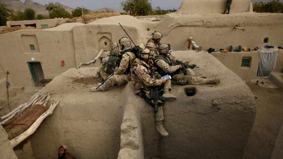 <p>CNN televizyonunun haberine göre ABD’nin Afganistan’da milyarlarca dolarlık harcaması dolandırıcılık, israf ve görevi suistimal ile uçup gitti.<br />
<br />
Afganistan Yeniden Yapılanma Özel Müfettişliği (SIGAR) raporlarına dayandırılan haberde bazı harcamalar kalem kalem sıralandı.<br />
<br />
Pentagon`a göre savaşın toplam maliyeti, 825 milyar dolardı. Ancak bu düşük seviye bir tahmindi. Başkan Joe Biden bile miktarın 2 trilyon dolardan fazla olduğuna dair bir tahminde bulundu.</p>

<p> </p>

