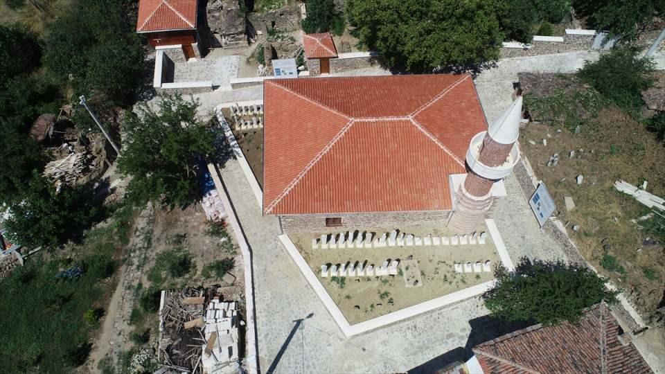 <p> İlimizde iki selatin cami bulunuyor. Bunlar Çelebi Sultan Mehmet ve Süleymaniye camileridir. Bunların dışında Osmanlı mimari özelliklerini gösteren 11 cami daha var." dedi.</p>
<p> </p>