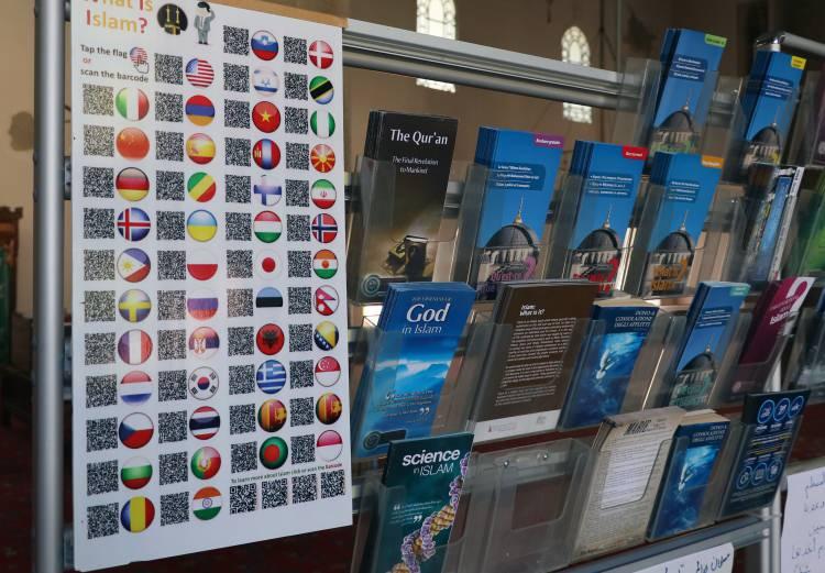 <p>Taşdemir, AA muhabirine, göreve başladığı ilk zamanlar yüzlerce turistin geldiğini ve bu turistlerin sadece caminin fotoğrafını çekip gittiklerini gözlemlediğini anlattı.</p>