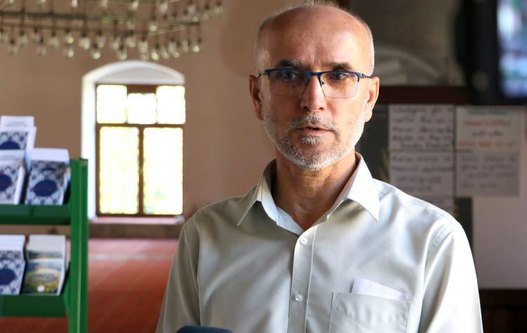 <p>"Orada bu işle ilgili yönlendirme levhaları, stantlar ve kitapları gösterdiler. Son derece mutlu oldum. Raflarda çok sayıda kitabı gördüm.</p>