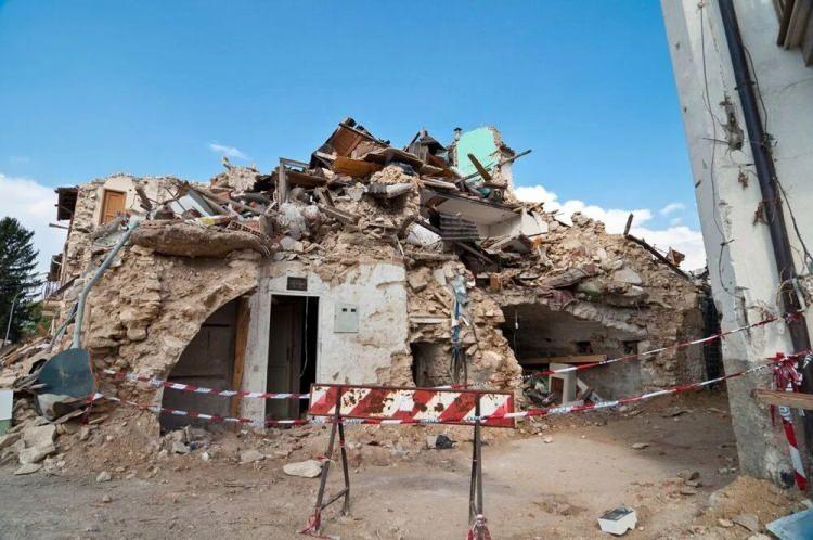 <p>Alp Dağları’nın bir kolu olan Apenin Dağları’ndaki kayak pistlerine yakınlığı sebebiyle turist çekme potansiyeline dikkat çekilen Orta Çağ mimarisinin hakim olduğu kasabada, nüfusun her geçen gün azaldığına dikkat çekiliyor.</p>

<p> </p>
