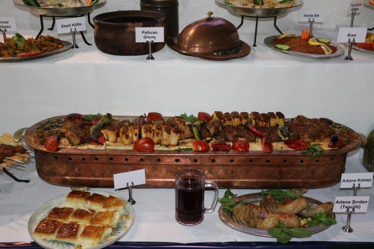 <p> Buda 3 gün boyunca misafirlerimizin doya doya yaşayacağı ve daha sonrada her gün gelmek için can atacakları bir mutfak olarak ortaya çıkmış.</p>