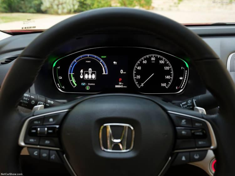<p>ABD’nin en çok satan sedan modeli olan Honda Accord yenilenen yüzüyle lüks segmentte sunduğu teknolojisi, standart yüksek donanımı ve performansıyla Türkiye’de yollara çıkacak.</p>

<p> </p>
