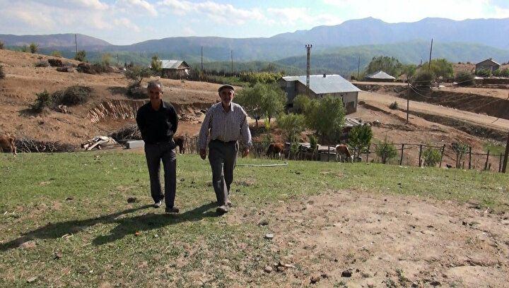 <p>Yaklaşık 20 kilometrelik yolun 2022 yılında tamamlanacağını ifade eden Şeyhmuz Yentür, <strong>"Bu yıl alt yapı ve stabilize işlemlerini yapacağız. Önümüzdeki yıl da birinci ve ikinci kat sathi kaplamalarını yapacağız. Bu 20 kilometrelik yolun bitiminde yaklaşık 9 milyon 6 bin lira para harcamış olacağız. Yolun bağlantısı özellikle Muş-Kulp kara yolu ayrımından Üçevler grup köy yoluna bağlanıncaya kadar yer tamamen asfalt olacaktır. Aynı zamanda üst bölgesine giden 7 kilometrelik yol da asfalt olmuş olacak"</strong> diye konuştu.</p>