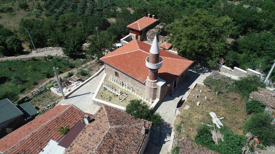 <p>Süleymanpaşa ilçesinde Vakıflar Genel Müdürlüğünce restorasyonu tamamlanan 523 yıllık Mirliva Hüseyin Paşa Camisi ise yeniden ibadete açılmak için gün sayıyor.</p>
<p> </p>