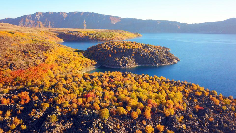 <p>Bizde hem gezmek hem de bu güzellikleri fotoğraflamak için Nemrut Kalderası’nda gezintiye geldik” dedi.</p>