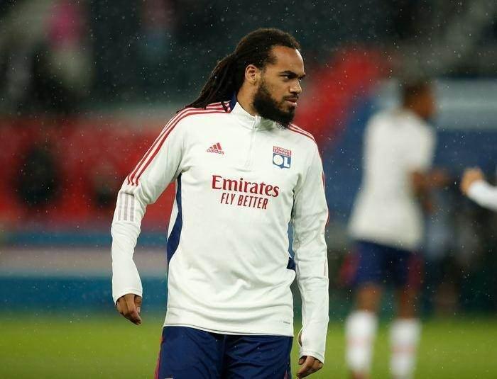 <p>İŞTE ÖNE ÇIKAN SÖZLEŞMESİ BİTECEK DİĞER OYUNCULAR</p>
<p>Jason Denayer (O.Lyon) 25 milyon Euro</p>